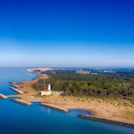 Bright Flat With Pool And Garden Apartamento