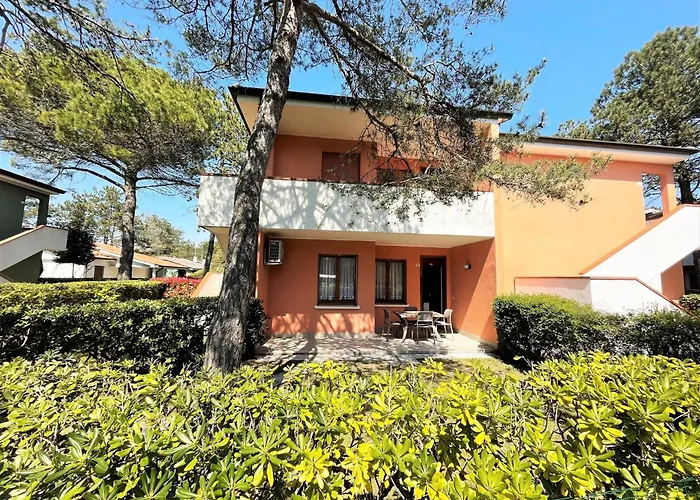 Bright Flat With Pool And Garden