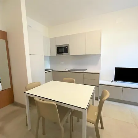 Apartmán Bright Flat With Pool And Garden *