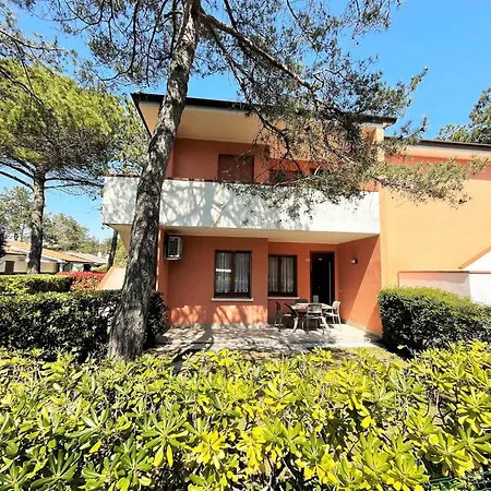 Bright Flat With Pool And Garden