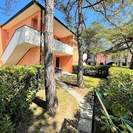 Apartmán Bright Flat With Pool And Garden *