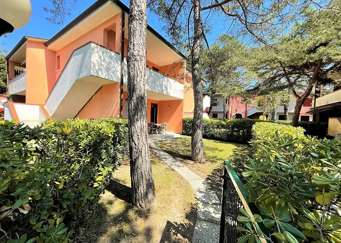 Apartmán Bright Flat With Pool And Garden *